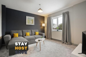 Large 4-Bed House in Doncaster - Sleeps 11 Adults with FREE Parking - Hosted by Stay Host Save